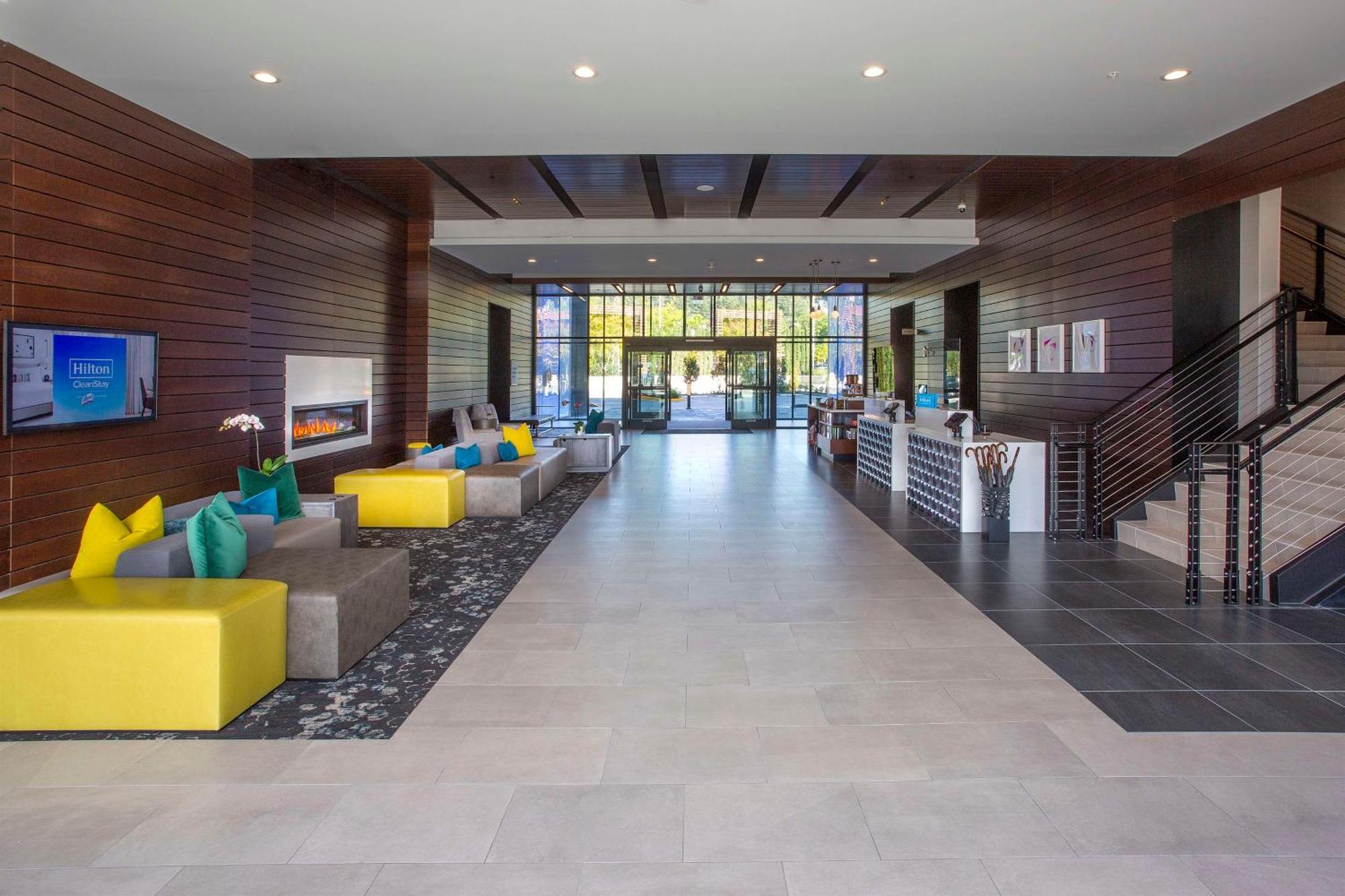Hilton Garden Inn Redmond Wa Exterior photo