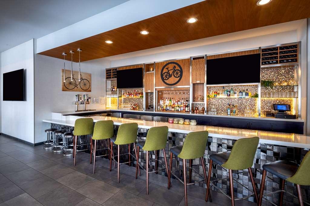 Hilton Garden Inn Redmond Wa Restaurant photo